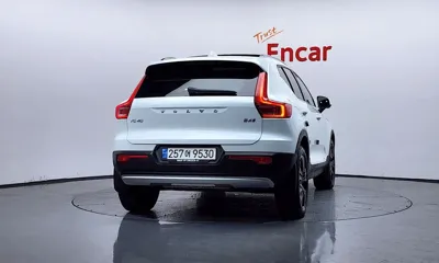 Volvo XC40 2022, 37037 км, за 21322.23 USD