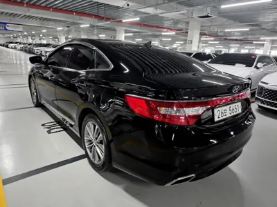 Hyundai Grandeur 2016, 137280 км, за 4558.97 USD