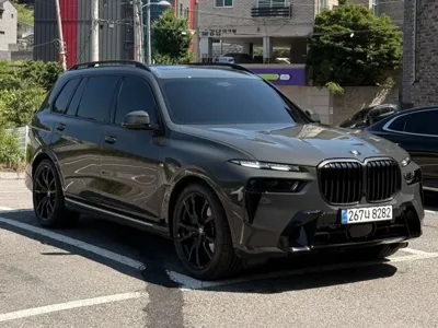 BMW X7 2026, 3700 км, за 80504.14 USD