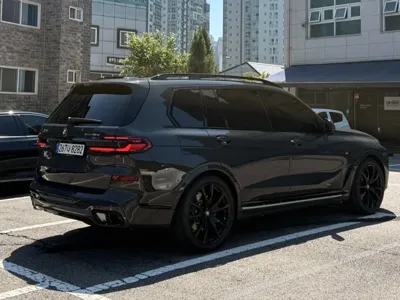 BMW X7 2026, 3700 км, за 80504.14 USD