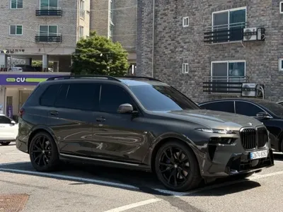 BMW X7 2026, 3700 км, за 80504.14 USD
