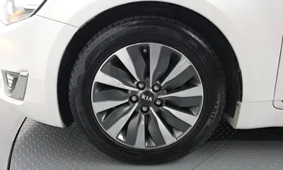 Kia K7 2014, 167028 км, за 3610.35 USD