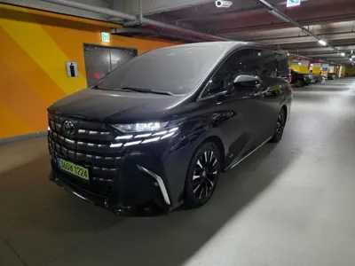 Toyota Alphard · 2024 год