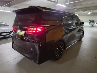 Toyota Alphard 2024, 3752 км, за 72206.91 USD
