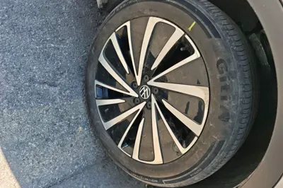 Volkswagen ID.4 X 2022, 138700 км, за 16472 USD - фото 8