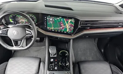 Volkswagen Touareg 2024, 26290 км, за 48874.13 USD - фото 7