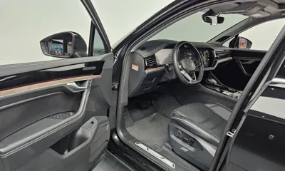 Volkswagen Touareg 2024, 26290 км, за 48874.13 USD - фото 10
