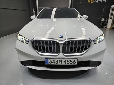 BMW 5-Series 2024, 24047 км, за 33805.96 USD