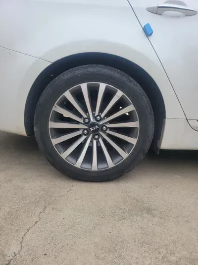 Kia K7 2013, 142994 км, за 3413.42 USD