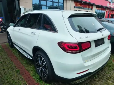 Mercedes-Benz GLC 2022, 75100 км, за 28942.93 USD
