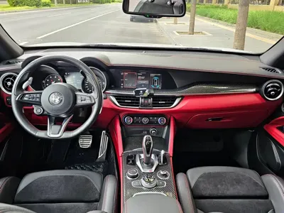 Alfa Romeo Stelvio 2022, 5000 км, за 34480.73 USD