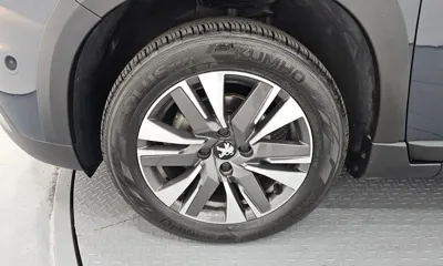 Peugeot 2008 2017, 70516 км, за 5537.46 USD