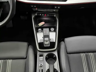 Audi A3 2024, 33000 км, за 20894.24 USD