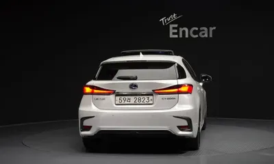 Lexus CT200h 2018, 49111 км, за 14740.89 USD