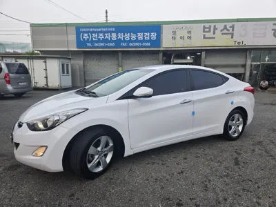 Hyundai Avante 2013, 136000 км, за 3931.99 USD