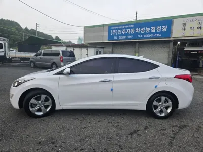 Hyundai Avante 2013, 136000 км, за 3931.99 USD