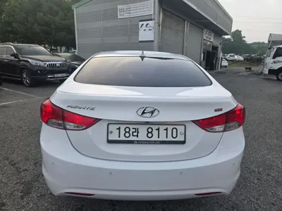 Hyundai Avante 2013, 136000 км, за 3931.99 USD
