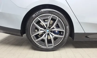 BMW 5-Series 2024, 22970 км, за 40325.75 USD