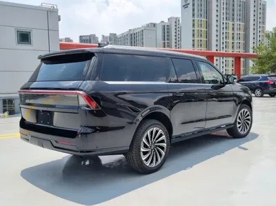 Lincoln Navigator 2026, 129 км, за 183799.4 USD