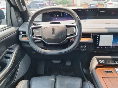 Lincoln Navigator 2026, 129 км, за 183799.4 USD - фото 7