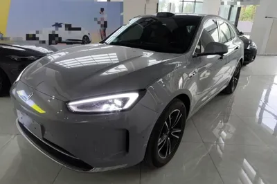 Hima AITO M5 · 2025 год