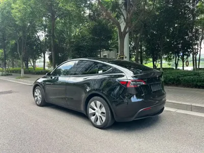 Tesla Model Y 2023, 60000 км, за 23545.34 USD