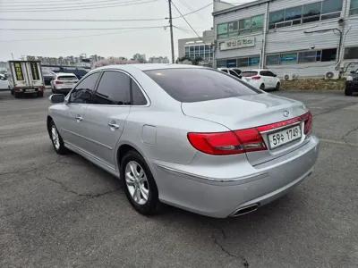 Hyundai Grandeur 2011, 170632 км, за 2213.97 USD