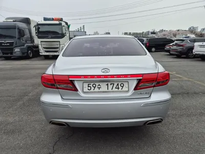 Hyundai Grandeur 2011, 170632 км, за 2213.97 USD
