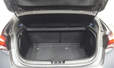 Hyundai Veloster 2019, 82785 км, за 10175.09 USD - фото 21