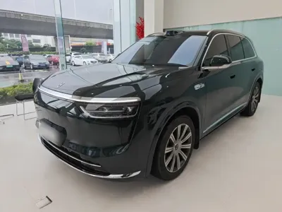 AITO 问界 AITO M8 · 2025 год