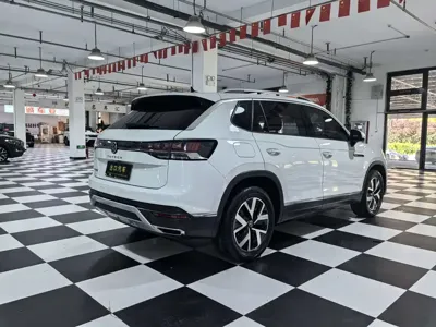 Volkswagen Tayron 2023, 30000 км, за 26050.16 USD