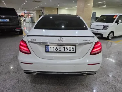 Mercedes-Benz E-Class 2017, 98909 км, за 13913.17 USD