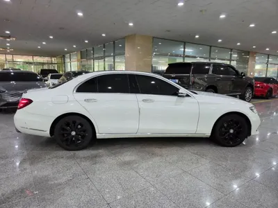 Mercedes-Benz E-Class 2017, 98909 км, за 13913.17 USD