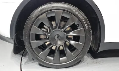 Tesla Model Y 2024, 26723 км, за 27947.9 USD