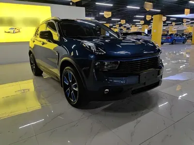 Lynk & Co 01 2020, 25000 км, за 10049.83 USD