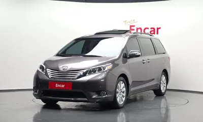 Toyota Sienna · 2017 год