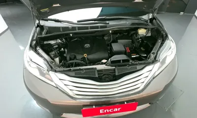 Toyota Sienna 2017, 79381 км, за 65046.9 USD - фото 6