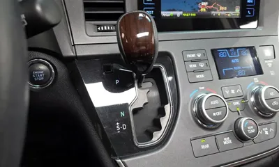 Toyota Sienna 2017, 79381 км, за 65046.9 USD - фото 9