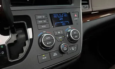 Toyota Sienna 2017, 79381 км, за 65046.9 USD - фото 17
