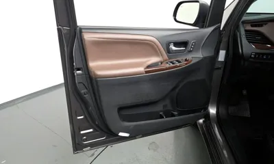 Toyota Sienna 2017, 79381 км, за 65046.9 USD - фото 24