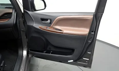 Toyota Sienna 2017, 79381 км, за 65046.9 USD - фото 25