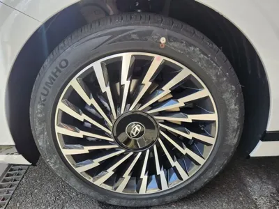 Hyundai Grandeur 2026, 1900 км, за 16815.55 USD