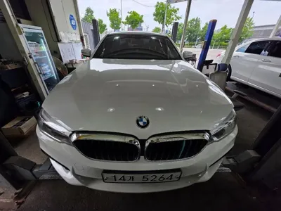 BMW 5-Series · 2017 год