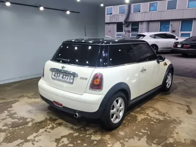 MINI Cooper 2010, 94686 км, за 2494.42 USD