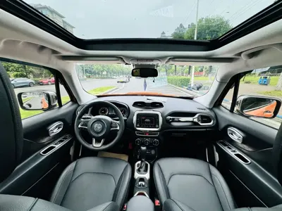 Jeep Renegade 2017, 26000 км, за 6400.7 USD