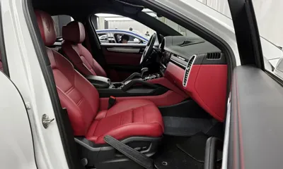 Porsche Cayenne 2023, 53648 км, за 64986.22 USD - фото 11