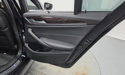 BMW 5-Series 2022, 49503 км, за 26567.68 USD - фото 25