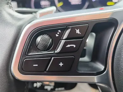 Porsche Cayenne Hybrid 2019, 70000 км, за 37638.91 USD - фото 30