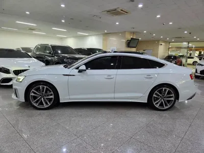Audi A5 2021, 122063 км, за 15731.65 USD