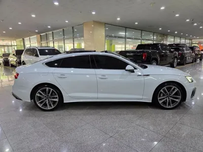 Audi A5 2021, 122063 км, за 15731.65 USD